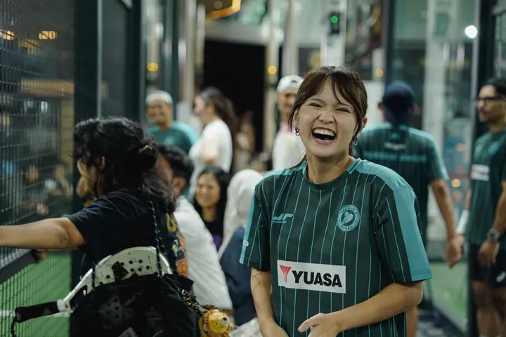 Player laughing courtside between matches