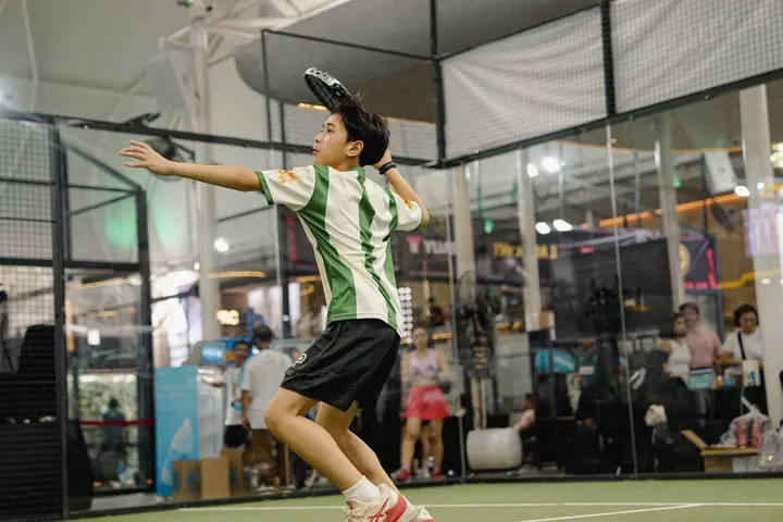 Player jumping into an overhead smash