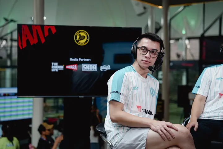 Commentator at the live broadcast desk